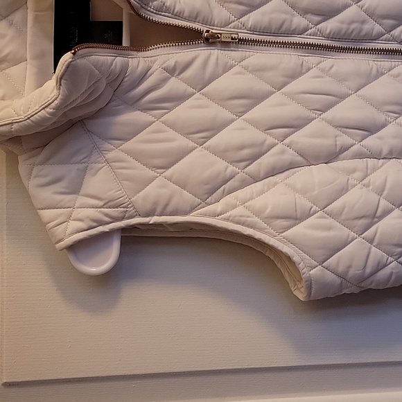 Ann Taylor Cream Quilted, fall/winter vest. Women's medium. NWOT. - Picture 5 of 8